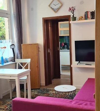 Buedchen Am Rathaus-Parkplatz-Bett Und Schlafcouch-Eg-Netflix- Apartamento Oberhausen  Exterior foto