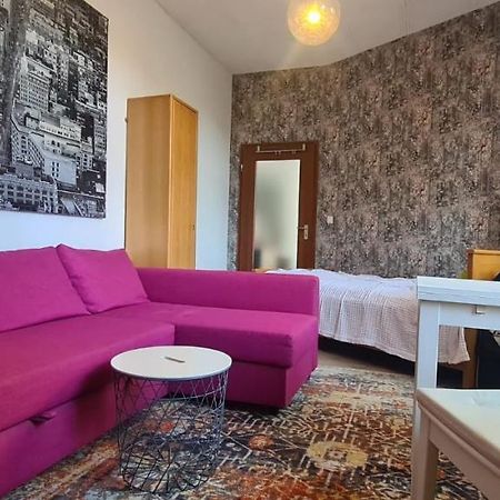 Buedchen Am Rathaus-Parkplatz-Bett Und Schlafcouch-Eg-Netflix- Apartamento Oberhausen  Exterior foto