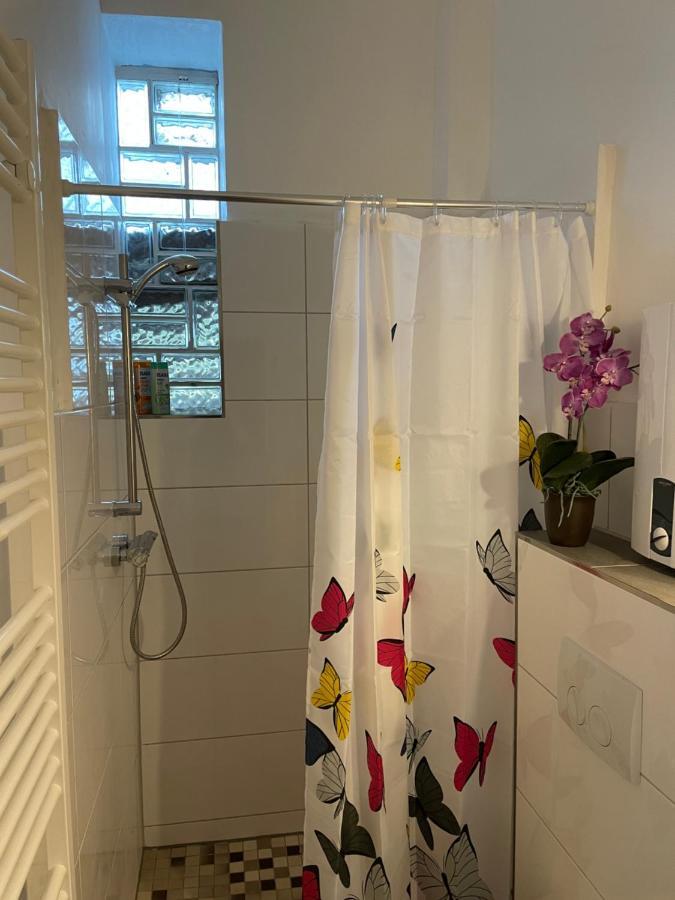 Buedchen Am Rathaus-Parkplatz-Bett Und Schlafcouch-Eg-Netflix- Apartamento Oberhausen  Exterior foto