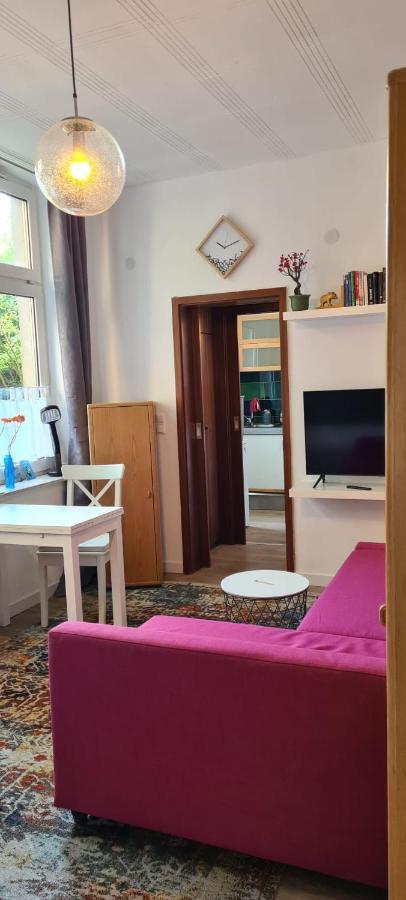 Buedchen Am Rathaus-Parkplatz-Bett Und Schlafcouch-Eg-Netflix- Apartamento Oberhausen  Exterior foto